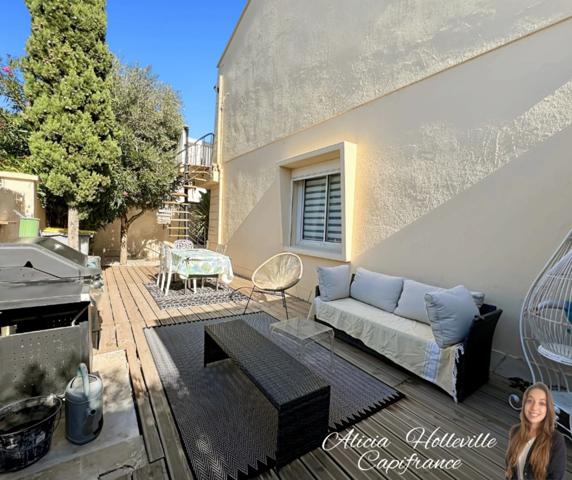 Maison de 151 m² divisible en deux appartements, proche du centre-ville et de la plage.