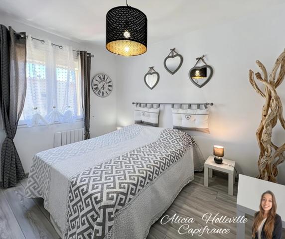 Maison de 151 m² divisible en deux appartements, proche du centre-ville et de la plage.