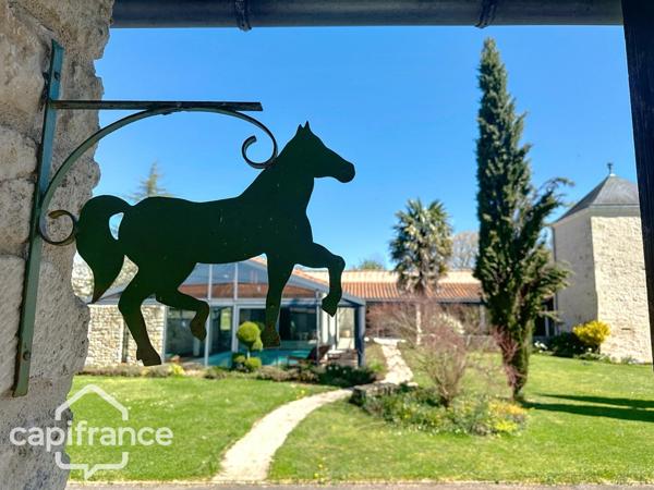 Propriété 12 pièces proche de THOUARS (79) un lieu d’exception.