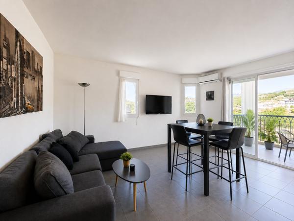 Bel appartement T3 et sa piscine sur le port de Porto-Vecchio
