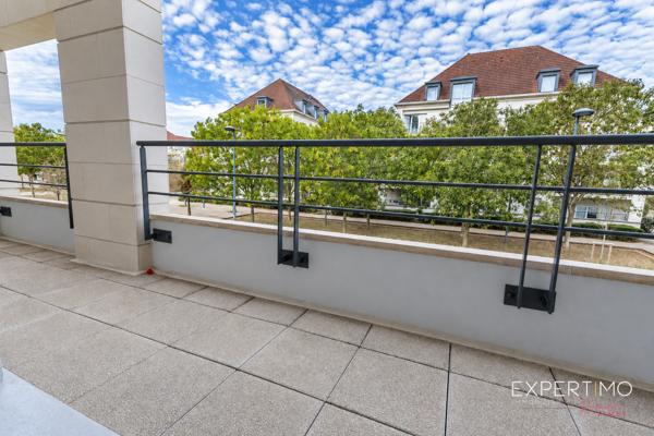 DEUX PIÈCES AVEC TERRASSE – RÉSIDENCE DE STANDING – MONTIGNY VILLAGE - RAVALEMENT FAIT
