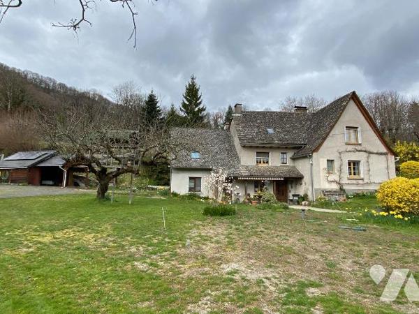 MARMANHAC, sur terrain de 4632 m², maison d'habitation comprenant RDC entrée,  chaufferie/buand...