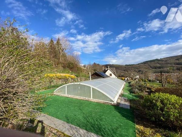 MARMANHAC, sur terrain de 4632 m², maison d'habitation comprenant RDC entrée,  chaufferie/buand...