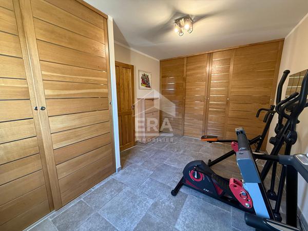 Les Pennes Mirabeau - Maison T5 avec garage sur 1094m² de parcelle.