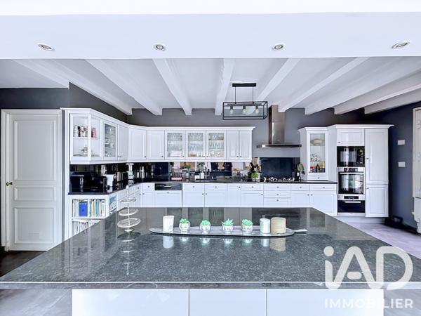 Maison à vendre 10 pièces 639,9 m² Guignes