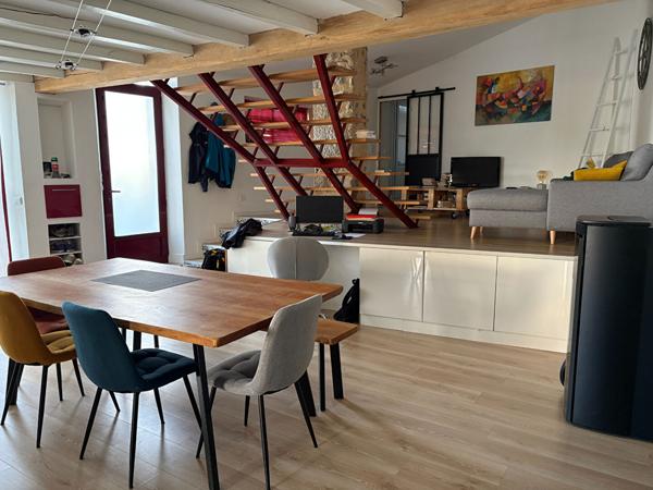 Maison de ville rénovée dans Bressuire de 105m² avec un jardin clos