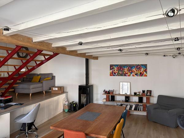 Maison de ville rénovée dans Bressuire de 105m² avec un jardin clos