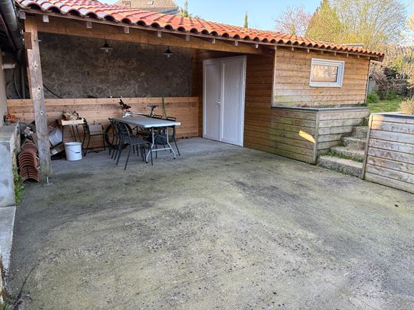 Maison de ville rénovée dans Bressuire de 105m² avec un jardin clos