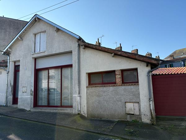Maison de ville rénovée dans Bressuire de 105m² avec un jardin clos