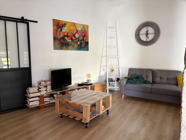 Maison de ville rénovée dans Bressuire de 105m² avec un jardin clos