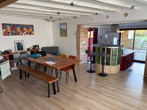 Maison de ville rénovée dans Bressuire de 105m² avec un jardin clos