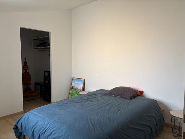 Maison de ville rénovée dans Bressuire de 105m² avec un jardin clos