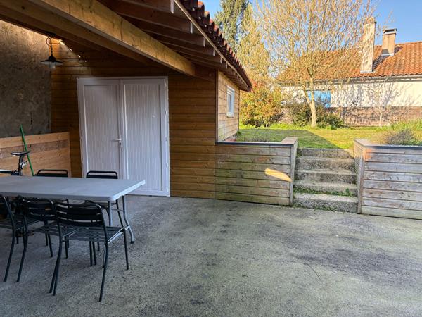 Maison de ville rénovée dans Bressuire de 105m² avec un jardin clos