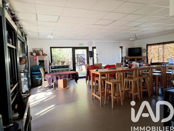 Immeuble à vendre 313 m² Venasque