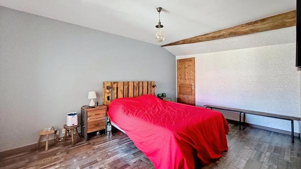 Maison vigneronne de 176 m² avec un très grand garage de 110 m² et un extérieur