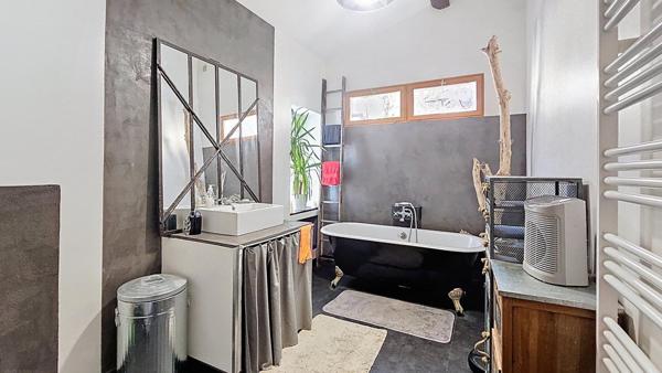 Maison vigneronne de 176 m² avec un très grand garage de 110 m² et un extérieur