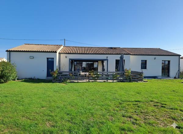 Maison plain-pied récente 4 chambres proche de Saintes Saintes (17100)