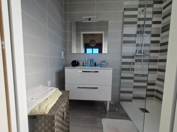 Maison plain-pied récente 4 chambres proche de Saintes Saintes (17100)