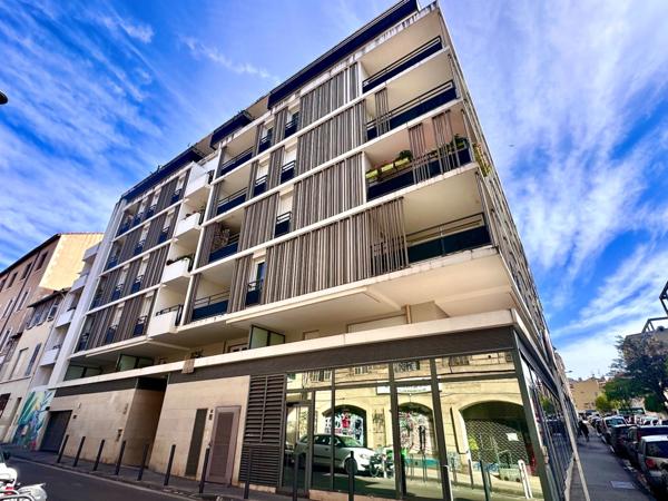 MARSEILLE 6ème, quartier Lodi , T2 de 44m2 avec Terrasse et possibilité place de parking privative en sous-sol.