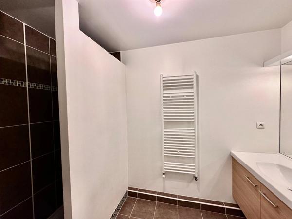 MARSEILLE 6ème, quartier Lodi , T2 de 44m2 avec Terrasse et possibilité place de parking privative en sous-sol.