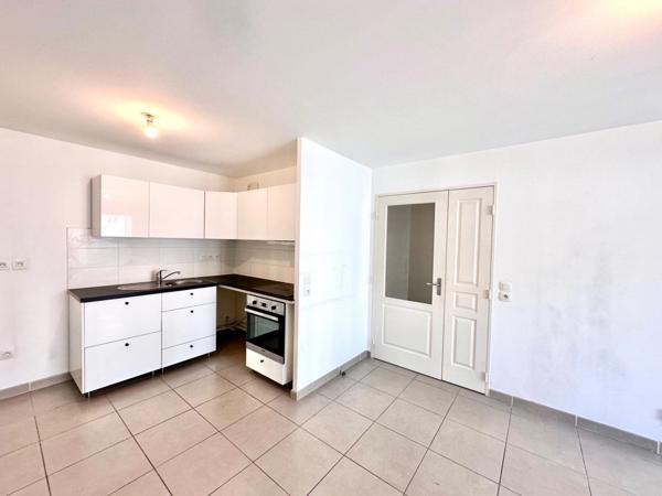 MARSEILLE 6ème, quartier Lodi , T2 de 44m2 avec Terrasse et possibilité place de parking privative en sous-sol.