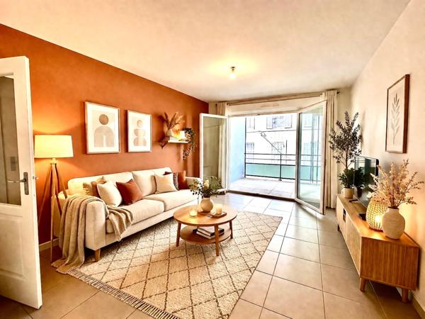 MARSEILLE 6ème, quartier Lodi , T2 de 44m2 avec Terrasse et possibilité place de parking privative en sous-sol.