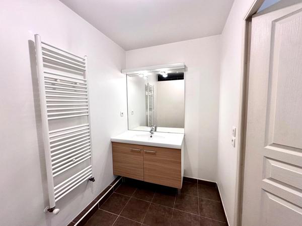 MARSEILLE 6ème, quartier Lodi , T2 de 44m2 avec Terrasse et possibilité place de parking privative en sous-sol.