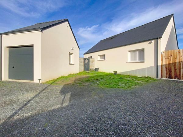 Maison récente de plain-pied avec suite parentale, garage et performance énergétique A à Querré