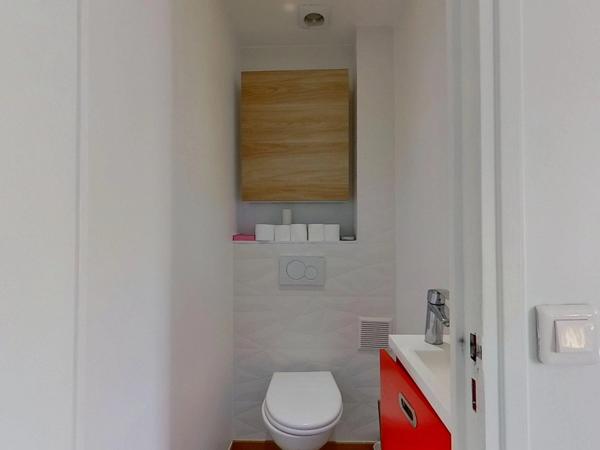 Appartement traversant exposé plein sud au 3ème étage à 200 m du métro Robespierre