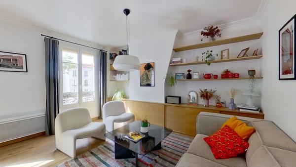 Appartement traversant exposé plein sud au 3ème étage à 200 m du métro Robespierre