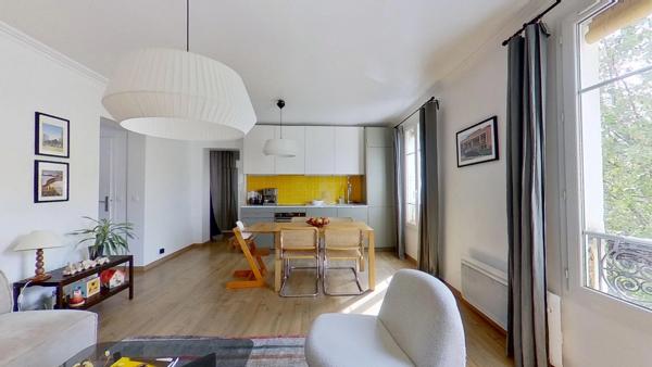 Appartement traversant exposé plein sud au 3ème étage à 200 m du métro Robespierre
