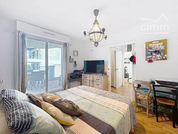 Appartement 2 pièces avec grande terrasse – 1er étage – Saint-Raphaël / Boulouris