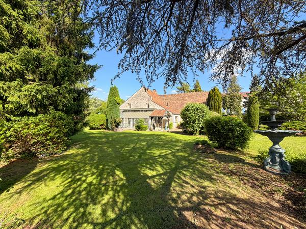 Magnifique propriété du XVIII sur un parc de 2 807m²