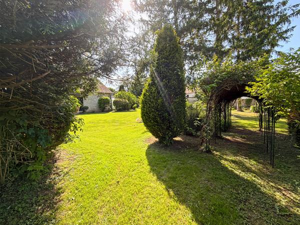 Magnifique propriété du XVIII sur un parc de 2 807m²