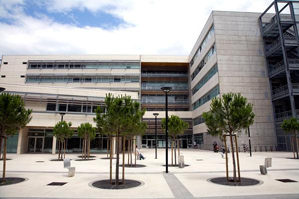 studio +parking +terrasse  RIVES DU LEZ / FAC RICHTER