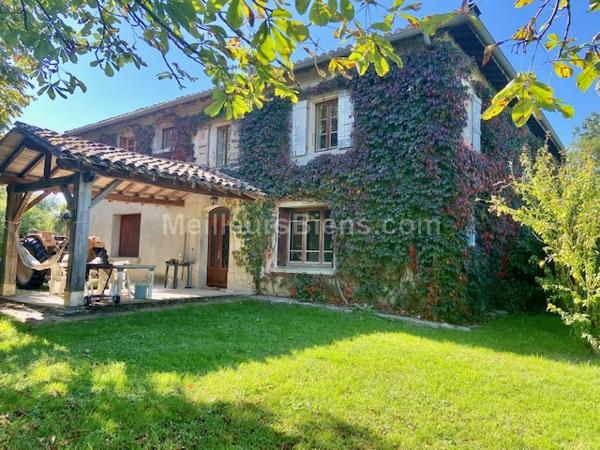 Entre Auch et Fleurance / Maison gasconne de 230m2 + chai en pierre de 320m2
