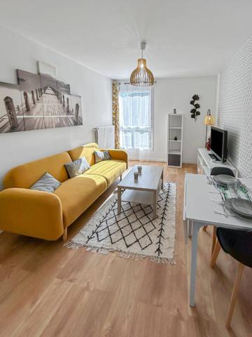 NIORT JOLI APPARTEMENT T2 MEUBLE 33 m2, Niort 79000