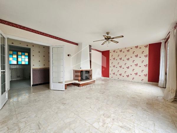 Maison de Ville à vendre Lumineuse avec Jardin - Centre-ville de La Couronne 16400