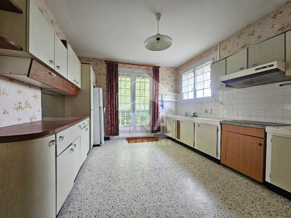 Maison de Ville à vendre Lumineuse avec Jardin - Centre-ville de La Couronne 16400