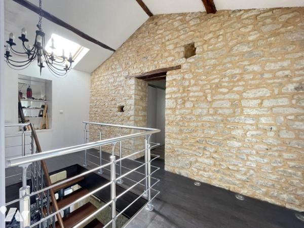 Maison d'habitation avec dépendances d'environ 167 m² habitables sur un terrain de 668 m².