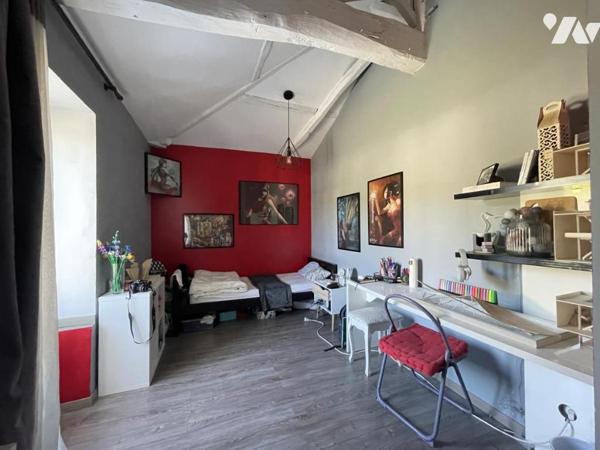Maison d'habitation avec dépendances d'environ 167 m² habitables sur un terrain de 668 m².