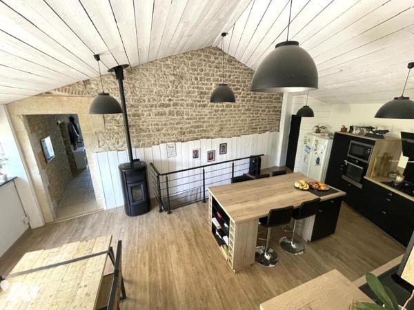 Maison d'habitation avec dépendances d'environ 167 m² habitables sur un terrain de 668 m².