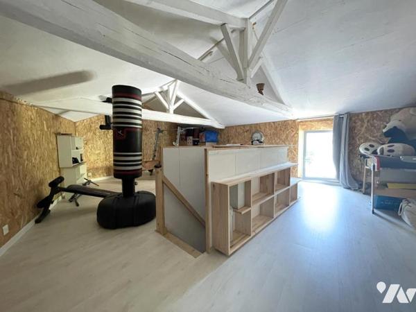 Maison d'habitation avec dépendances d'environ 167 m² habitables sur un terrain de 668 m².