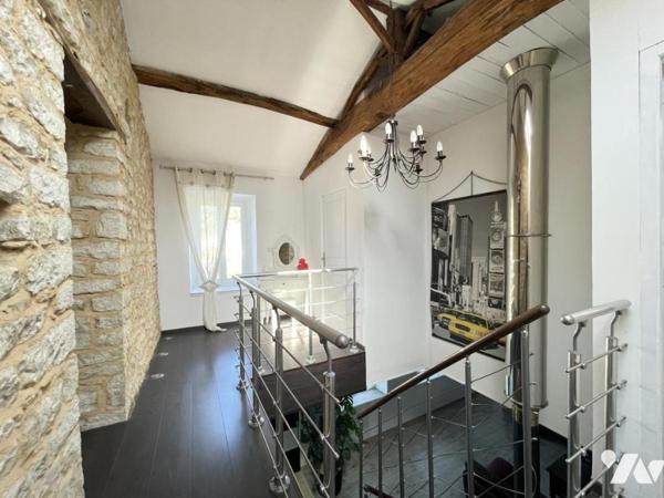 Maison d'habitation avec dépendances d'environ 167 m² habitables sur un terrain de 668 m².
