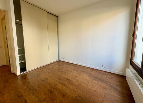 Appartement Chaville 2 pièce(s) 45 m2 proche gare Chaville rive gauche parking cave terrasse