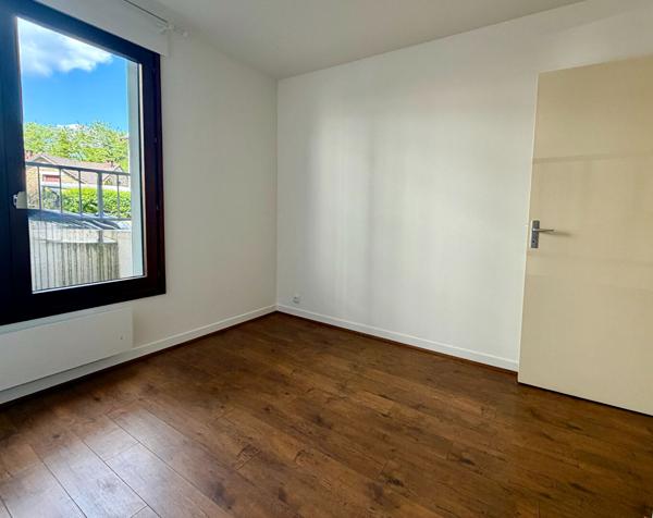 Appartement Chaville 2 pièce(s) 45 m2 proche gare Chaville rive gauche parking cave terrasse