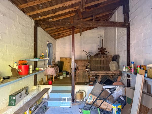 Garage
                                                                                                                                                
                                                                                                                                                
                                                                                                                                                                                                                                                                                                                        35  m²