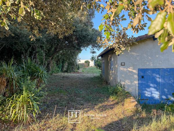 Garage
                                                                                                                                                
                                                                                                                                                
                                                                                                                                                                                                                                                                                                                        35  m²