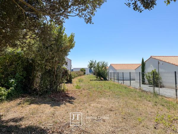 Garage
                                                                                                                                                
                                                                                                                                                
                                                                                                                                                                                                                                                                                                                        35  m²