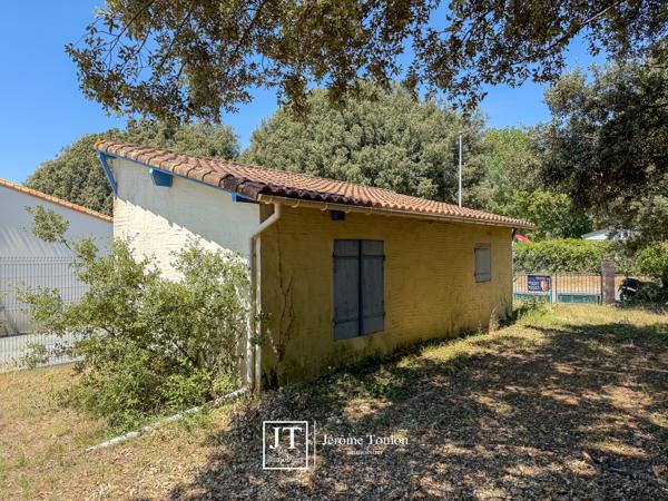 Garage
                                                                                                                                                
                                                                                                                                                
                                                                                                                                                                                                                                                                                                                        35  m²